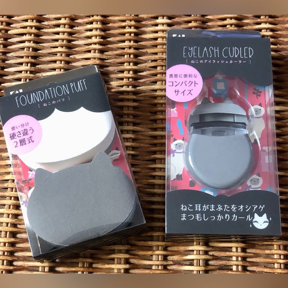 New KAI Nyarming Cat-Shaped Bundle - Eyelash Curler/ Foundation Puffs